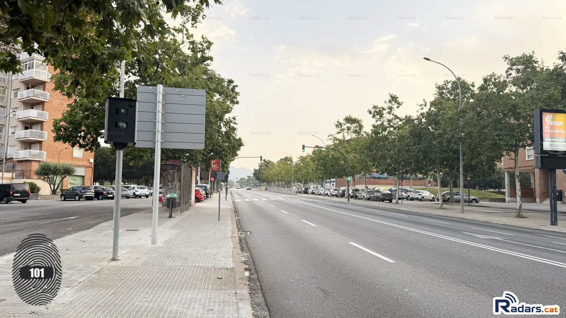 Fotografia frontal del radar de velocitat MultaRadar S580, instal·lat a la Carretera de Matadepera de Terrassa.