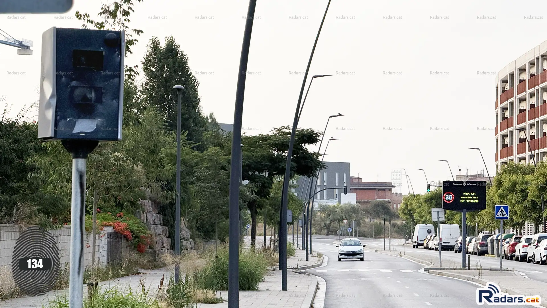 Foto frontal del radar de velocitat Multaradar C situat a la carretera de Rellinars a Terrassa