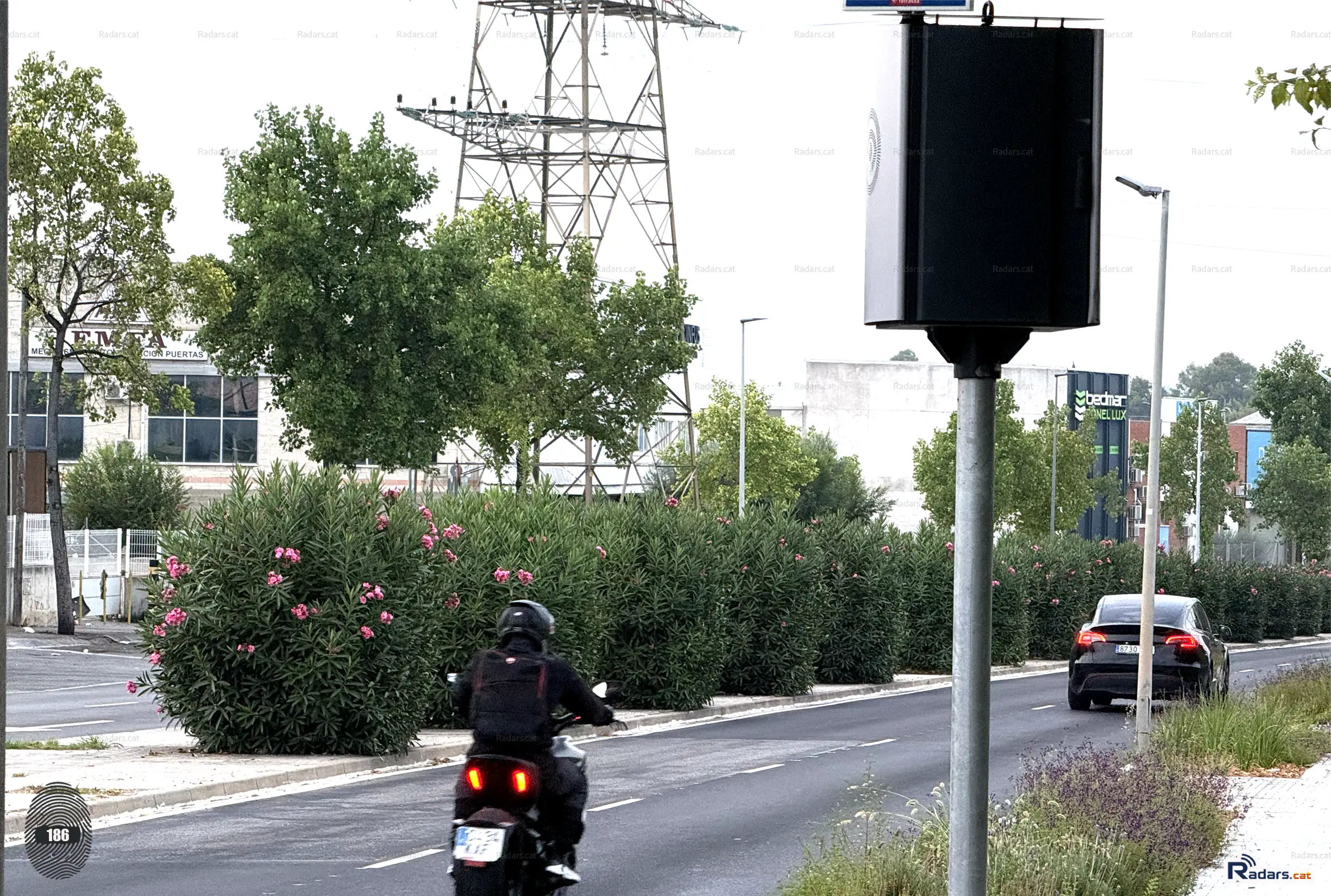 Fotografia Radar Velocitat Multaradar C Terrassa Avinguda del Vallés 348 - Primer pla posterior