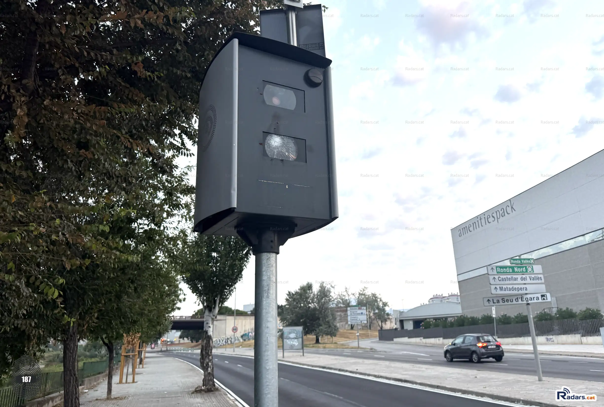 Fotografia Radar Velocitat Multaradar C Terrassa Avinguda del Vallés 348 - Primer pla frontal