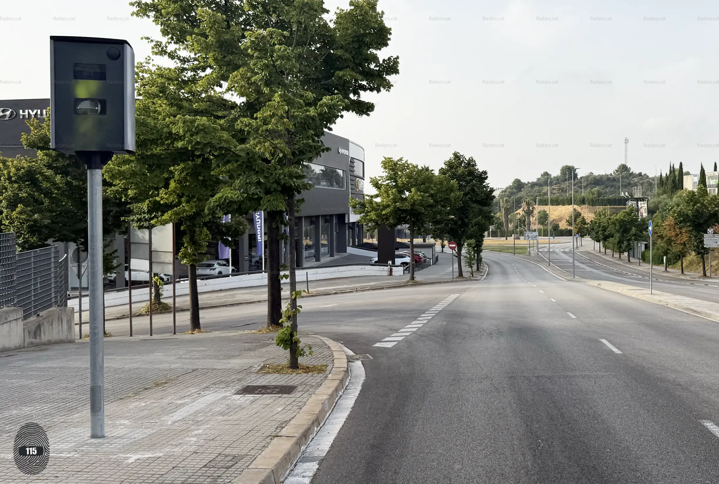 Fotografia Radar Velocitat Multaradar C Terrassa Carrer de Colom 453 - Primer pla frontal amb la via